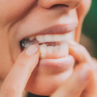 /img/27001-preventing-gum-irritation.webp