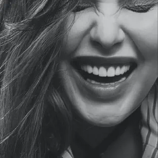 /img/27030-teeth-whitening-maintenance.webp